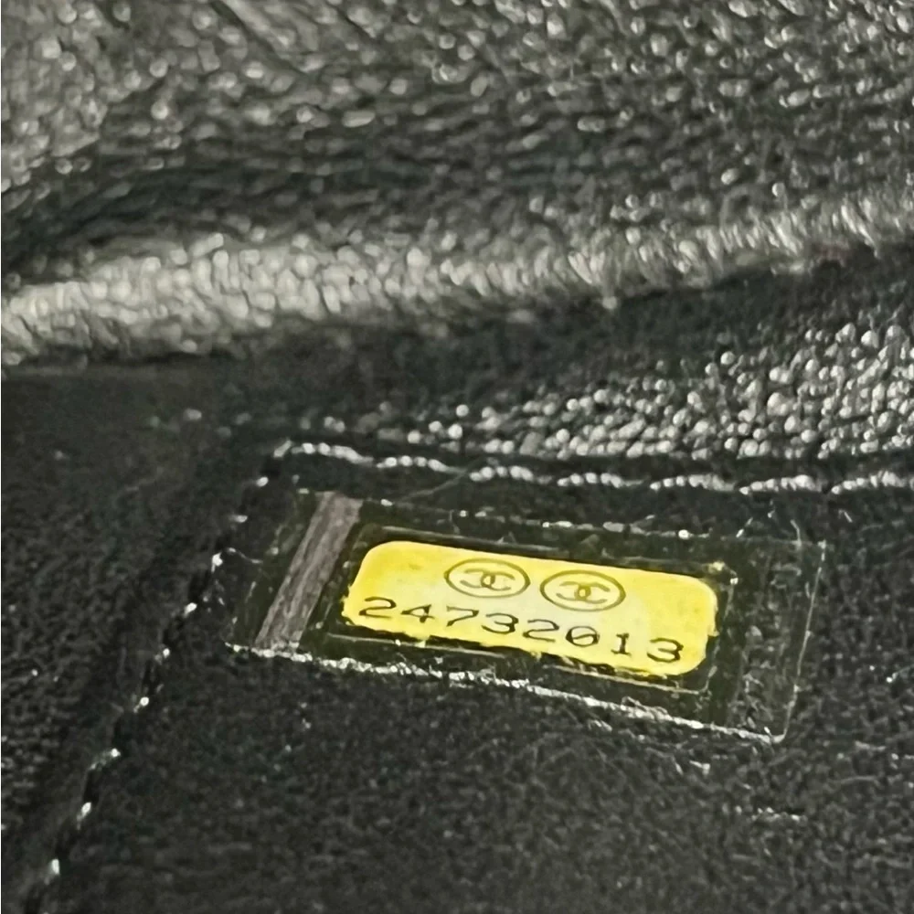 *SOLD* CHANEL Caviar Quilted Medium CC
Filigree Flap Black - Picture 8 of 16